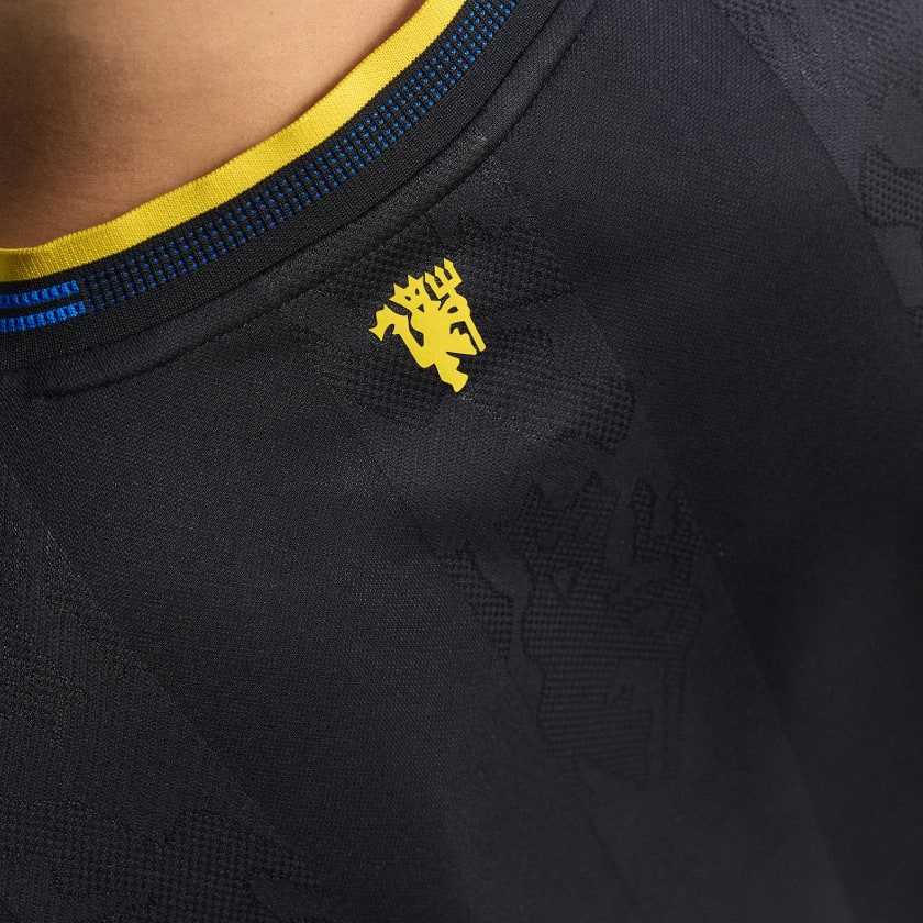 adidas Deligt Men's Manchester United Authentic Third Jersey 25/26 w/ NRFR + EPL Patches (Black)